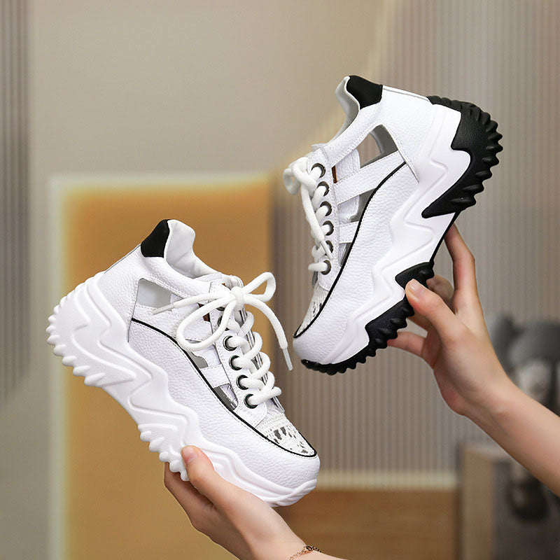 Scarpe alte con la suola spessa e tutte abbinate