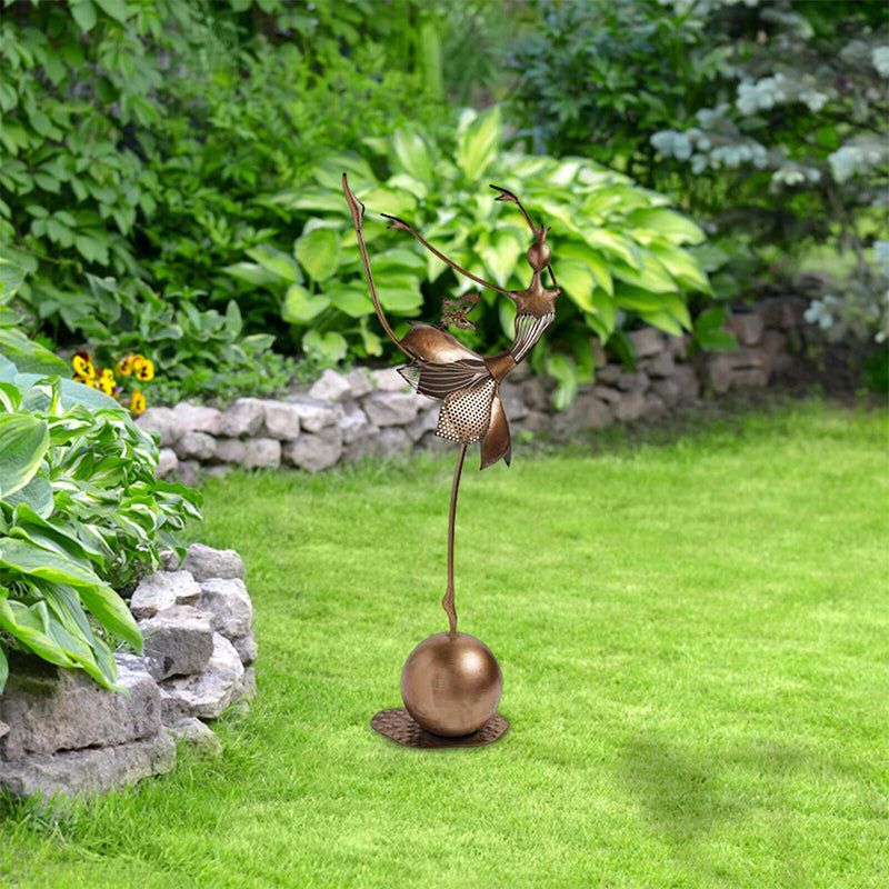 Statue all'aperto della ragazza del giardino di ballo