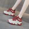 Scarpe alte con la suola spessa e tutte abbinate