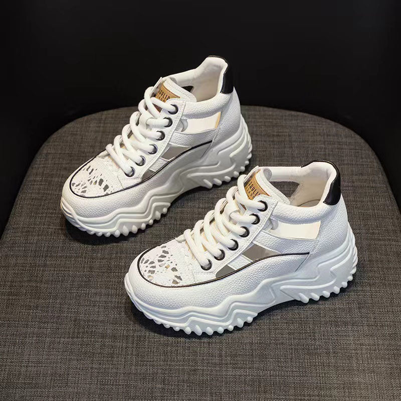 Scarpe alte con la suola spessa e tutte abbinate