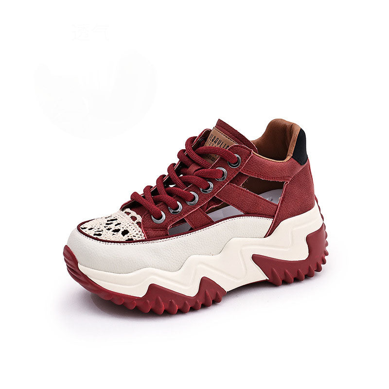 Scarpe alte con la suola spessa e tutte abbinate