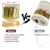 Barattolo di sottaceti e olive con colino