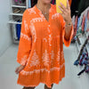 Abito babydoll abbottonato con scollo a V