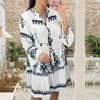 Abito babydoll abbottonato con scollo a V
