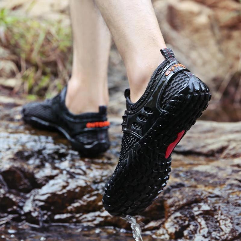 Scarpe Da Uomo A Piedi Nudi All'aperto Da Spiaggia