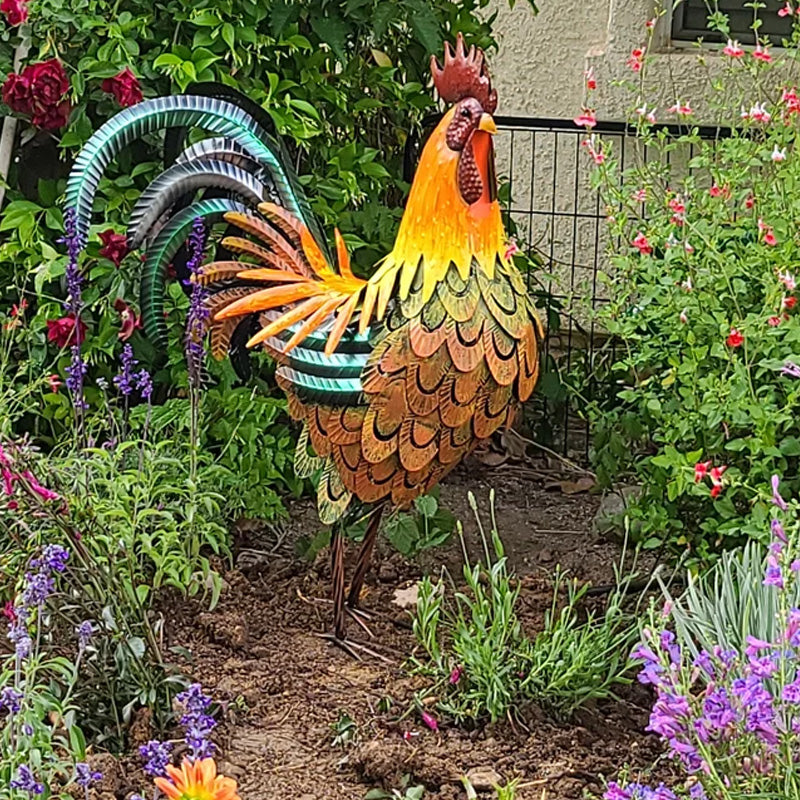 Iron Rooster - dettagli sorprendenti e bellissimi colori - arte del prato e del giardino