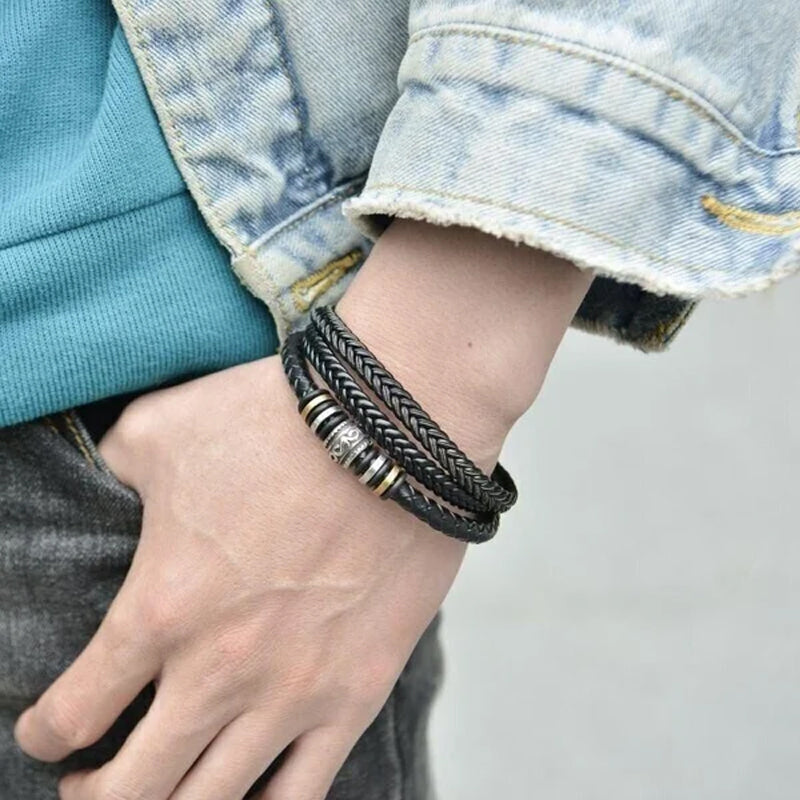 Bracciale multiplo in pelle intrecciata