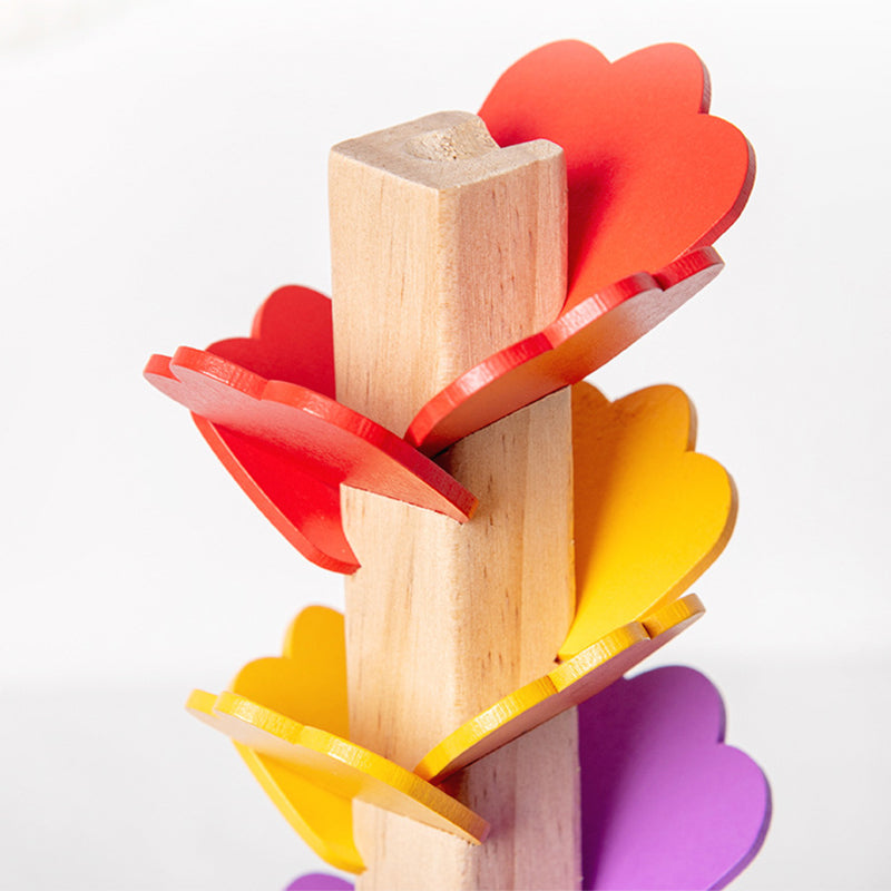 Giocattolo di legno colorato con sfere di vetro