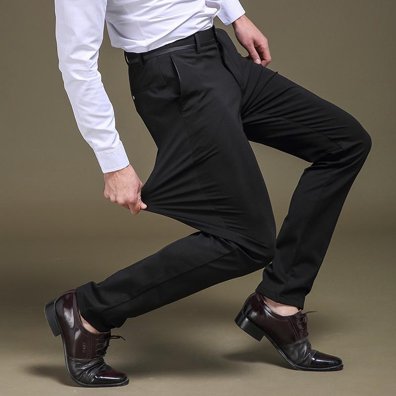 Pantaloni da uomo classici con un'elevata percentuale di elasticità
