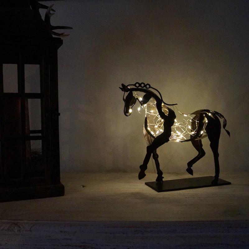 Scultura fatta a mano di cavallo in metallo di Adone