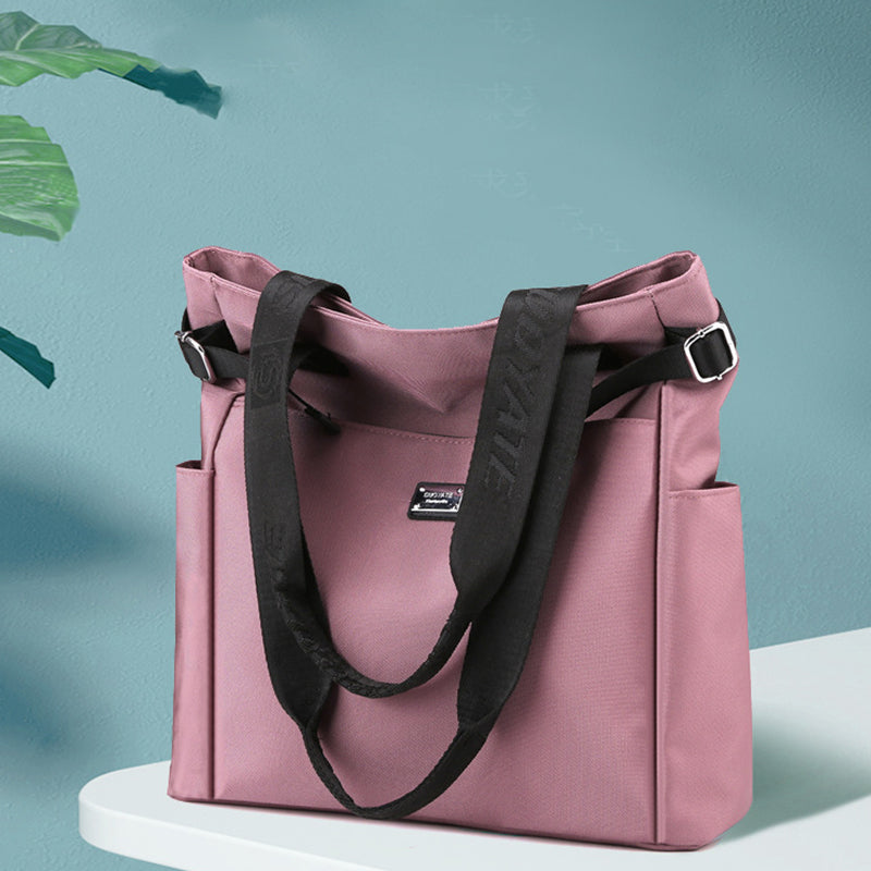 Borsa tote a tracolla in nylon alla moda
