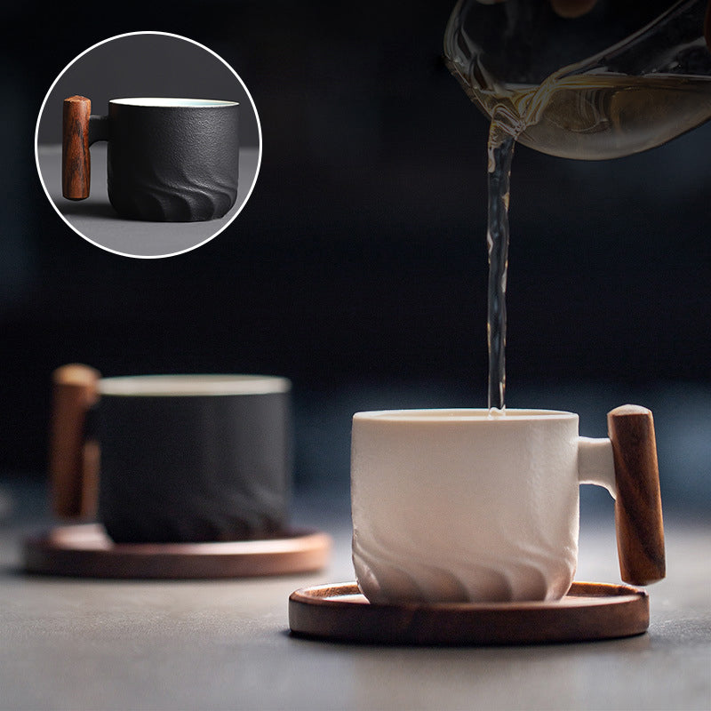 Tazza da caffè retrò in ceramica fatta a mano