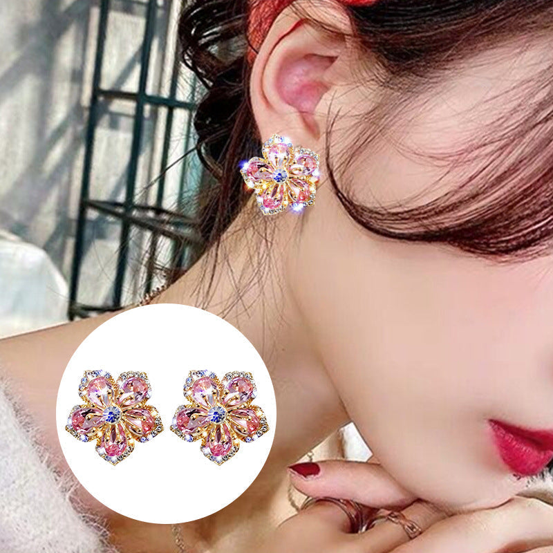 Orecchini in fiore di cristallo in fiore